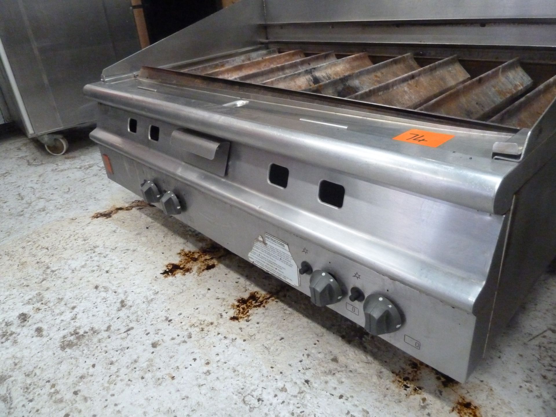 * falcon gas char grill 1200mm wide heavy duty good condition. - Image 5 of 5