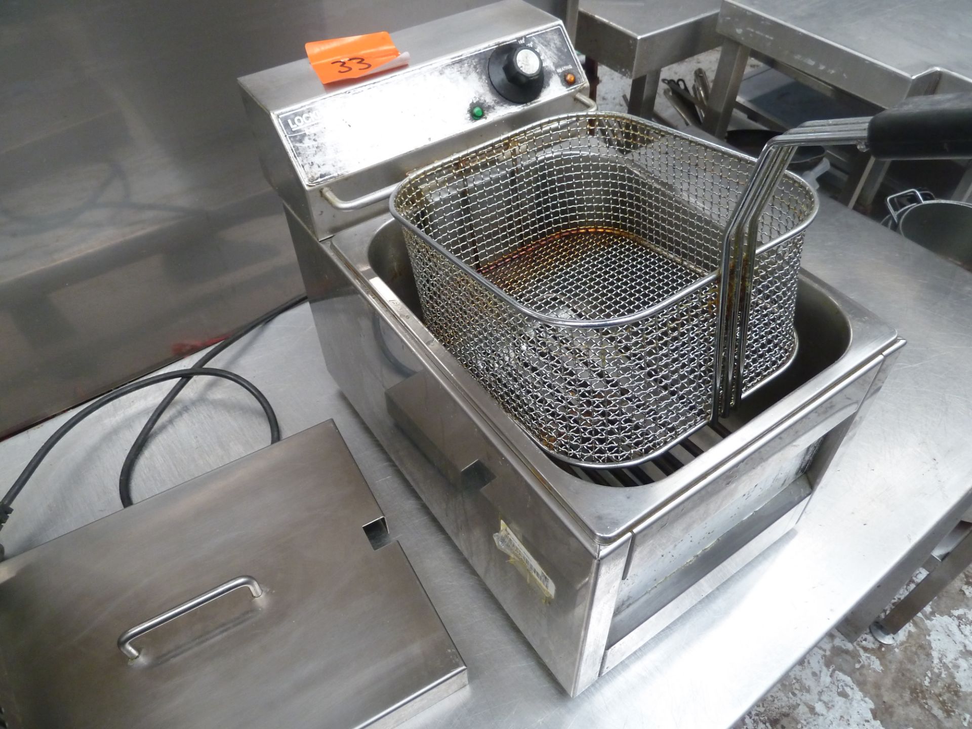 * Lockhart hendi single fryer, good condition. (270Wx320Hx620D) - Image 4 of 4