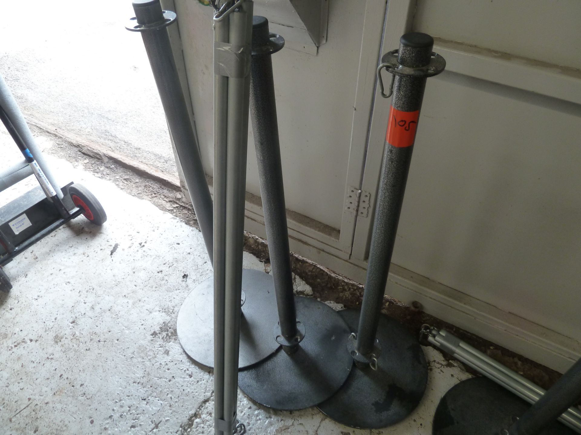 * Partition bollards with connectors x3 partition bollards with connecting rods, ideal for outdoor - Image 3 of 3