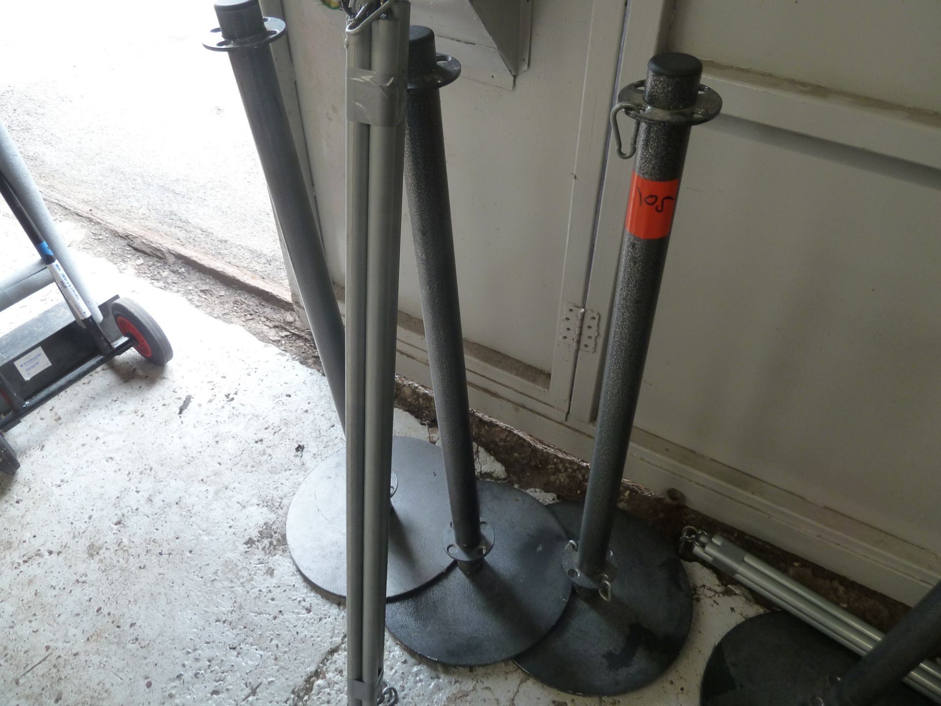 * Partition bollards with connectors x3 partition bollards with connecting rods, ideal for outdoor