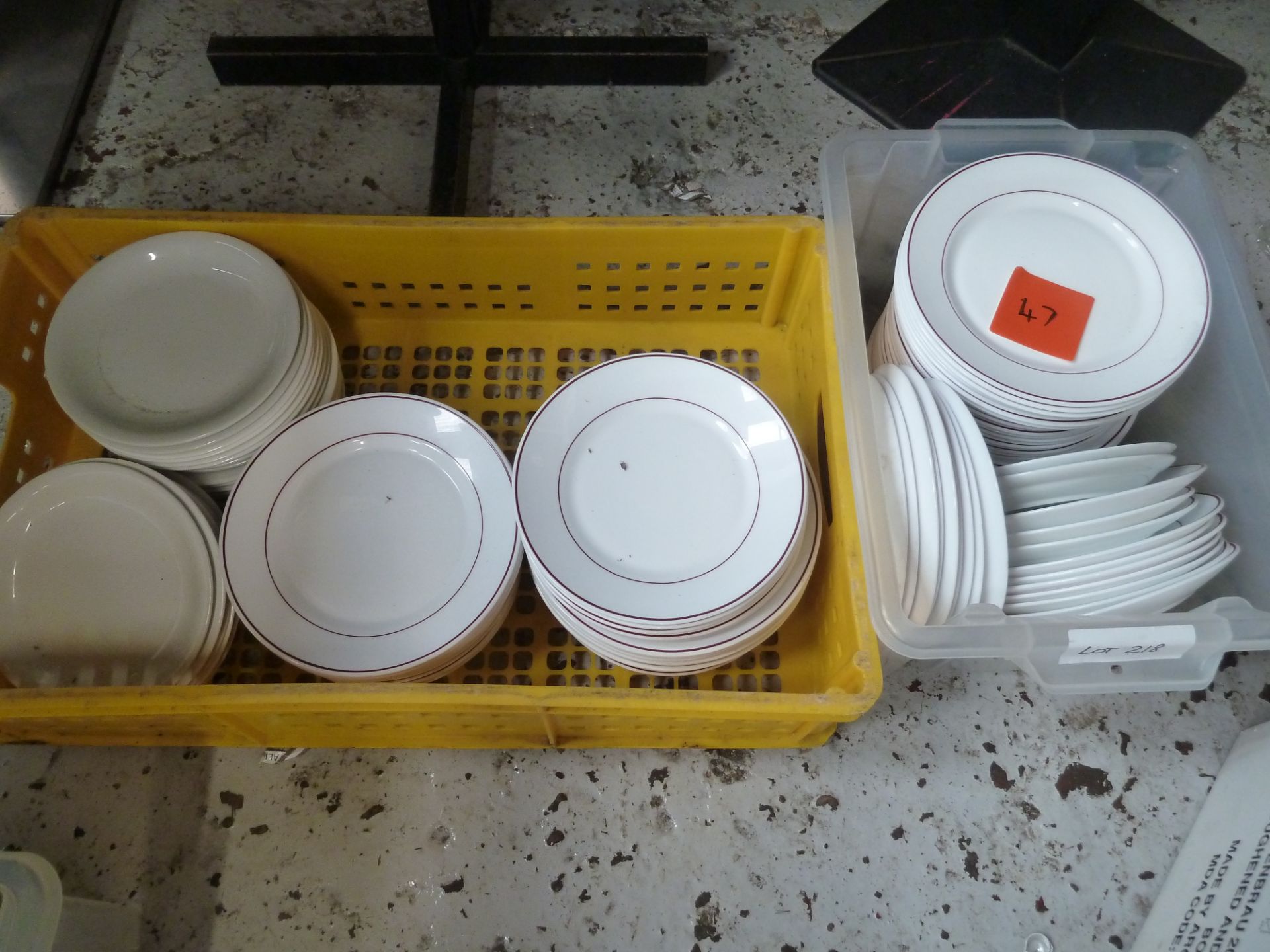 * Assortment of clean plates, very good condition.