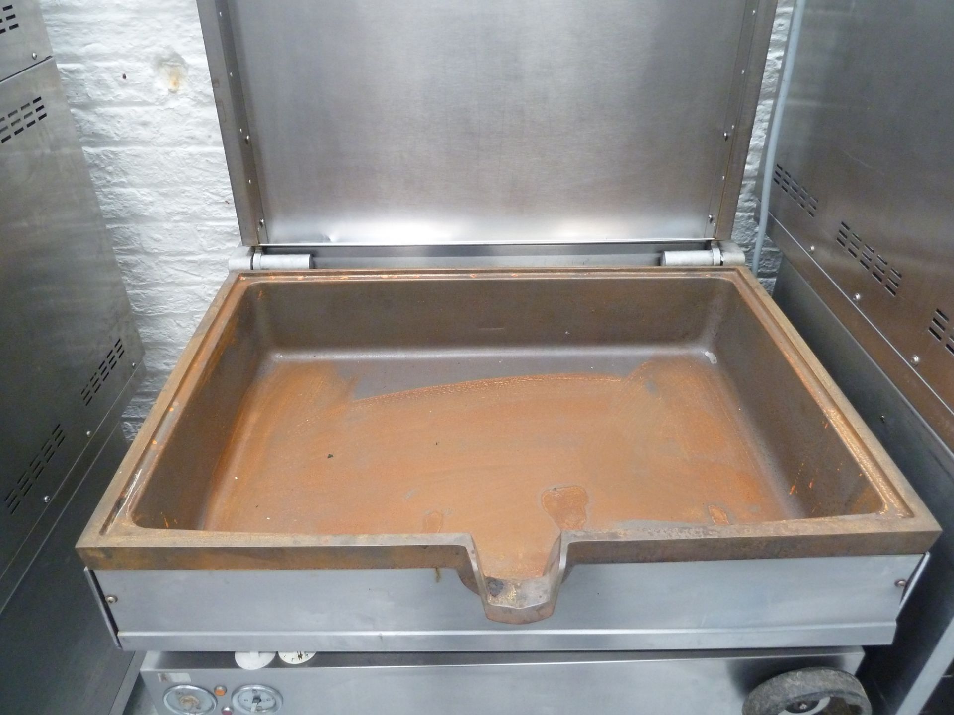 * Brat pan in good condition, one leg needs replacing.(900Wx900Hx860D) - Image 2 of 4