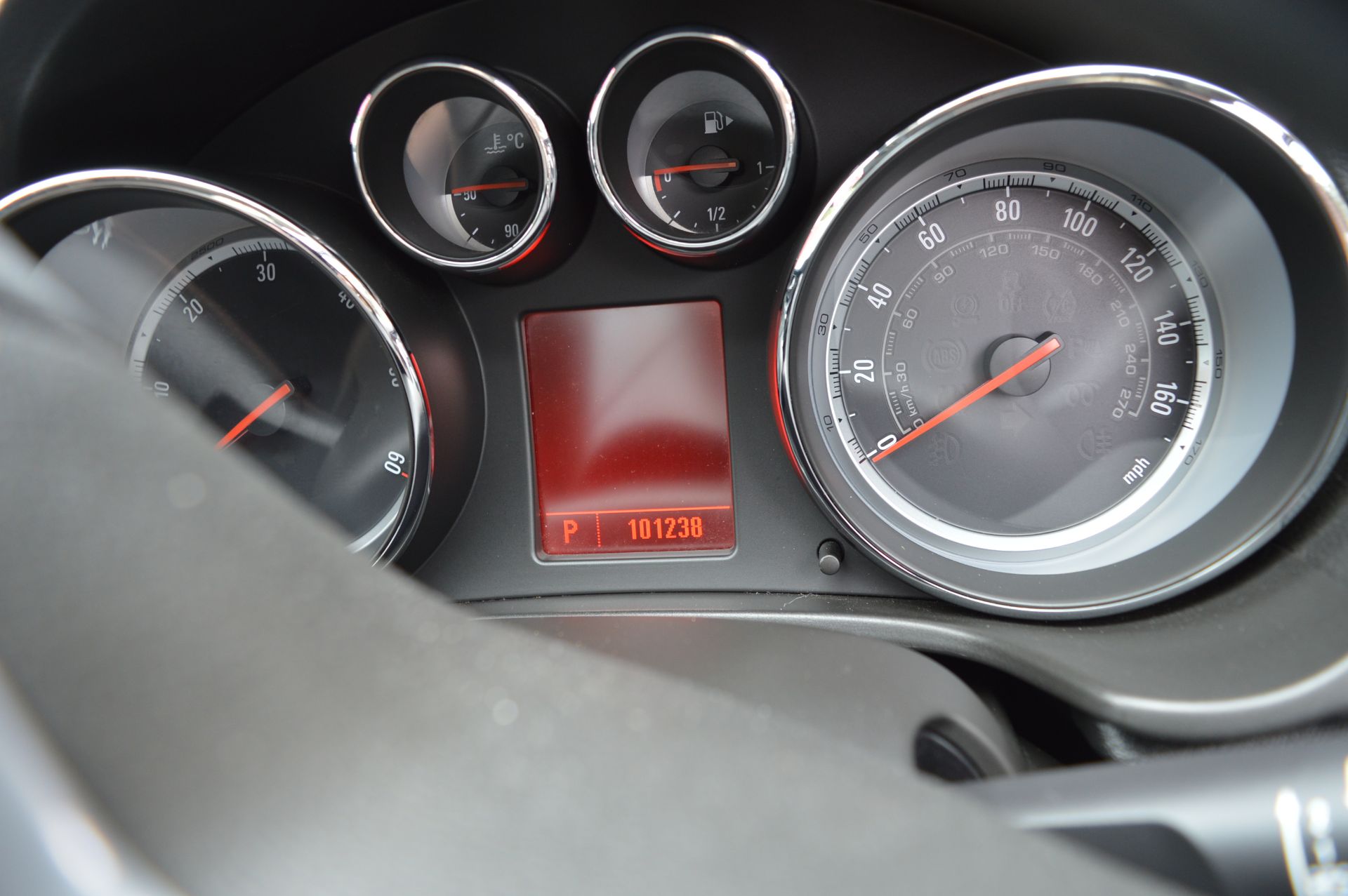 Vauxhall Insignia Estate SRI Reg: DL10 0RS MOT Expires: 10/12/2020 mileage: 101238 - Image 4 of 7