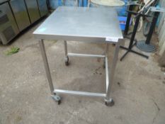 * SS prep bench SS prep bench on castors. 700Wx895Hx750D)