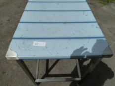 * SS prep bench SS prep bench. Very clean condition. (680Wx920Hx900D)