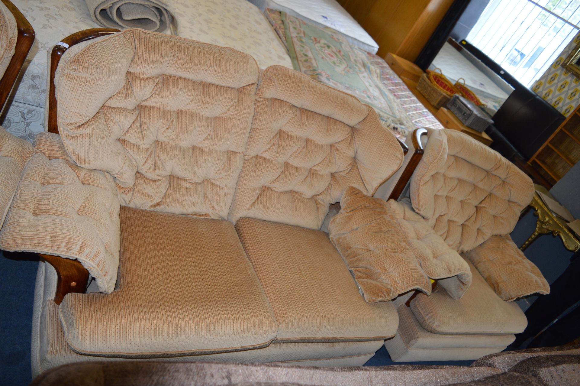 William Barrett Light Gold Upholstered Four Piece - Image 3 of 3