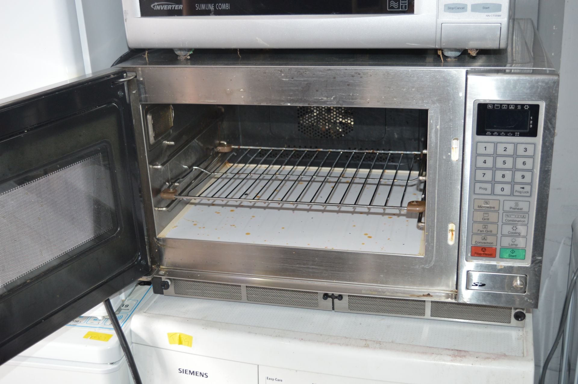 Panasonic NEC1275 Catering Microwave Oven - Image 2 of 2