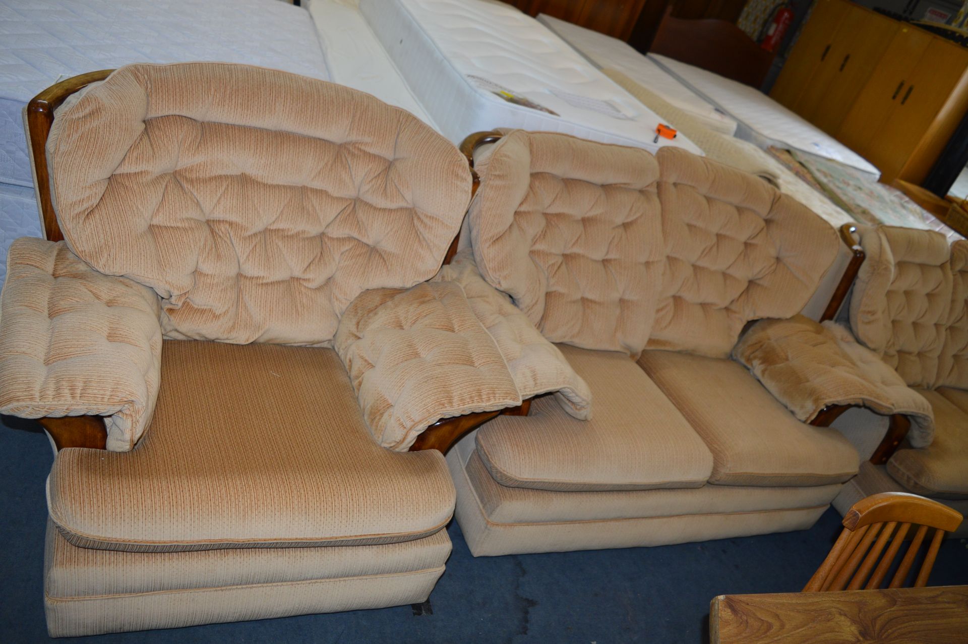 William Barrett Light Gold Upholstered Four Piece - Image 2 of 3