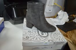 Silver Street Size: 4 Ladies Grey Ankle Boots