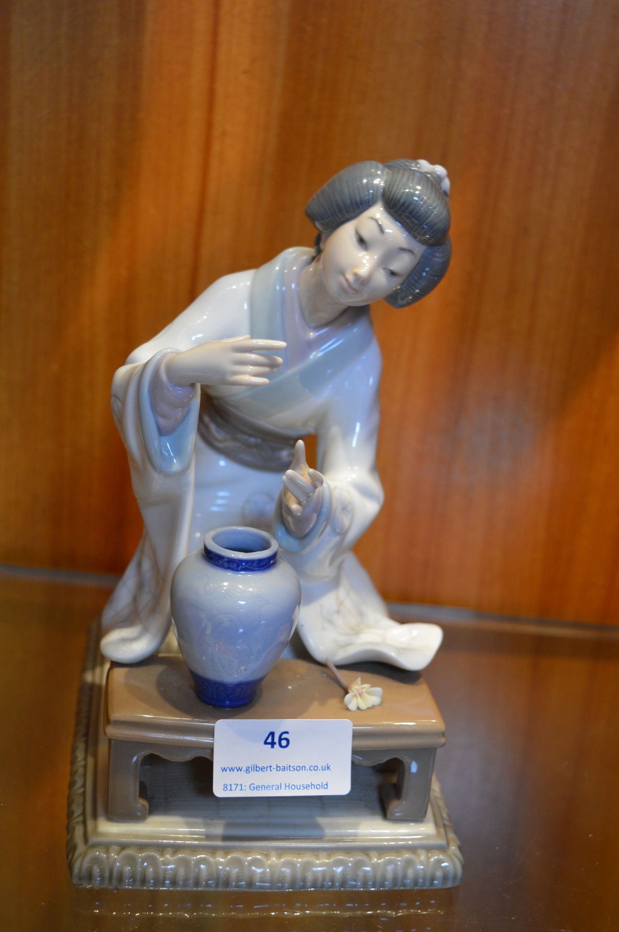 Lladro Figure of a Japanese Lady (AF)