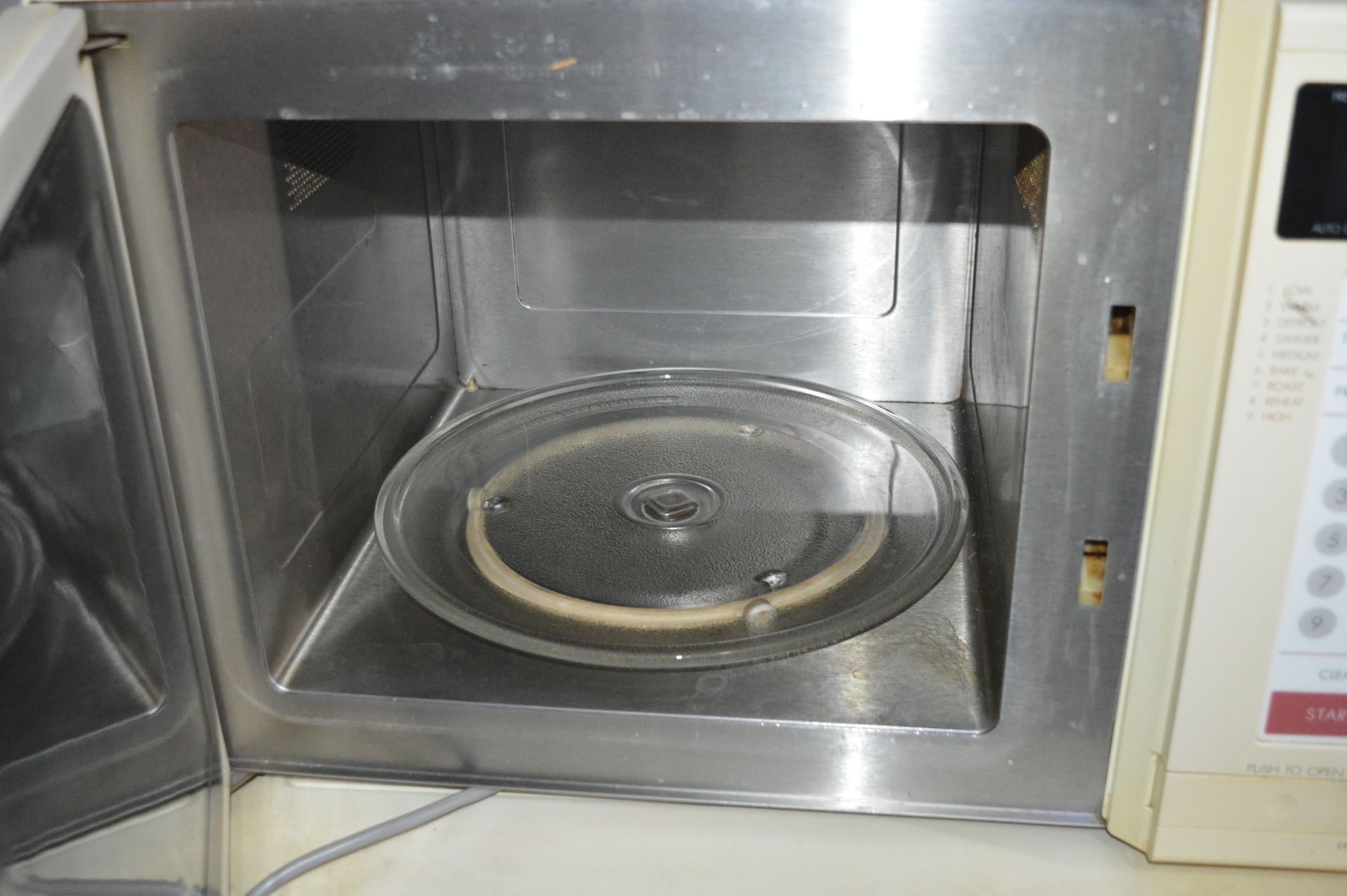 Toshiba Microwave Oven - Image 2 of 2