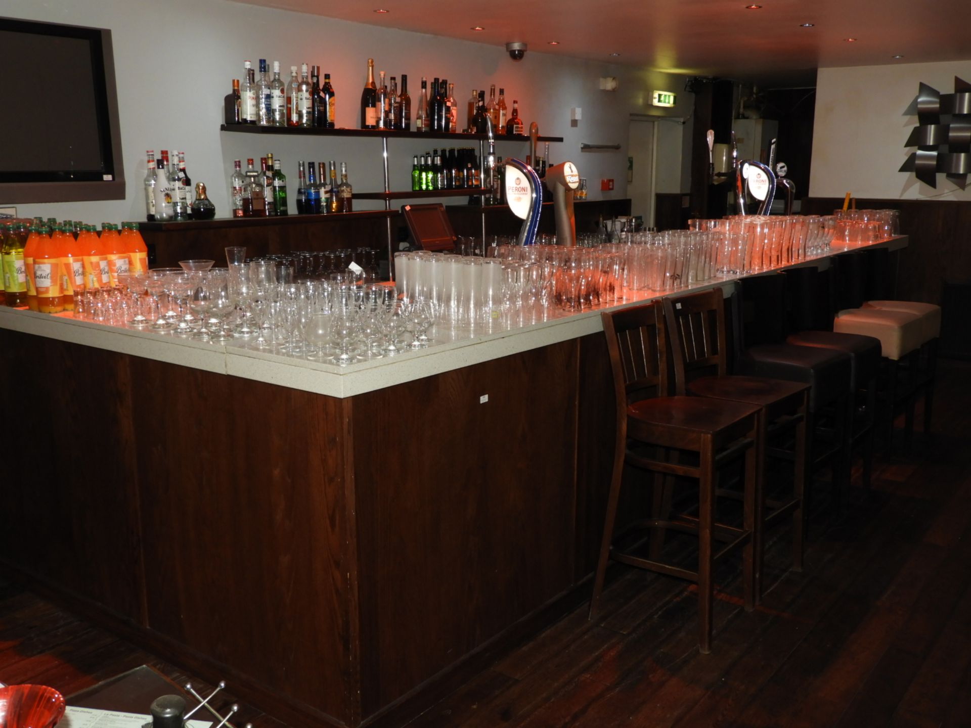 *L-Shape Bar in Dark Oak Finish with Simulated White Granite Top and Shelves to Rear - Image 2 of 3