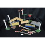 Hornby O-Gauge Signals, Bridges, Platforms, etc.