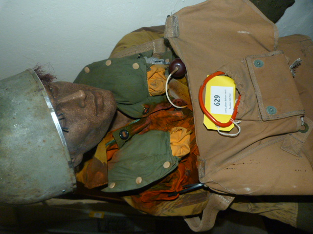 Fully Equipped 1950/60's British Para on Mannequin - Image 2 of 5