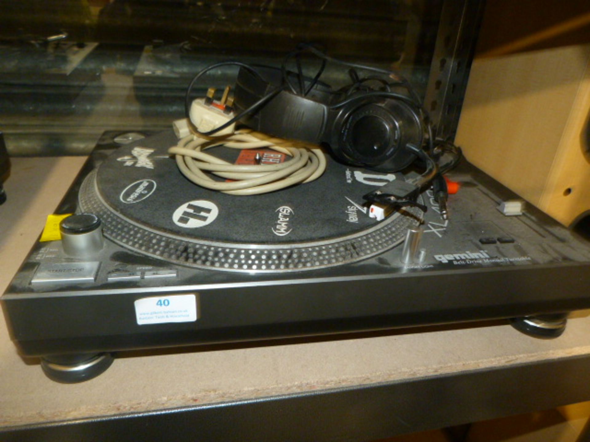 Gemini Belt Drive Manual Turntable plus Headphones