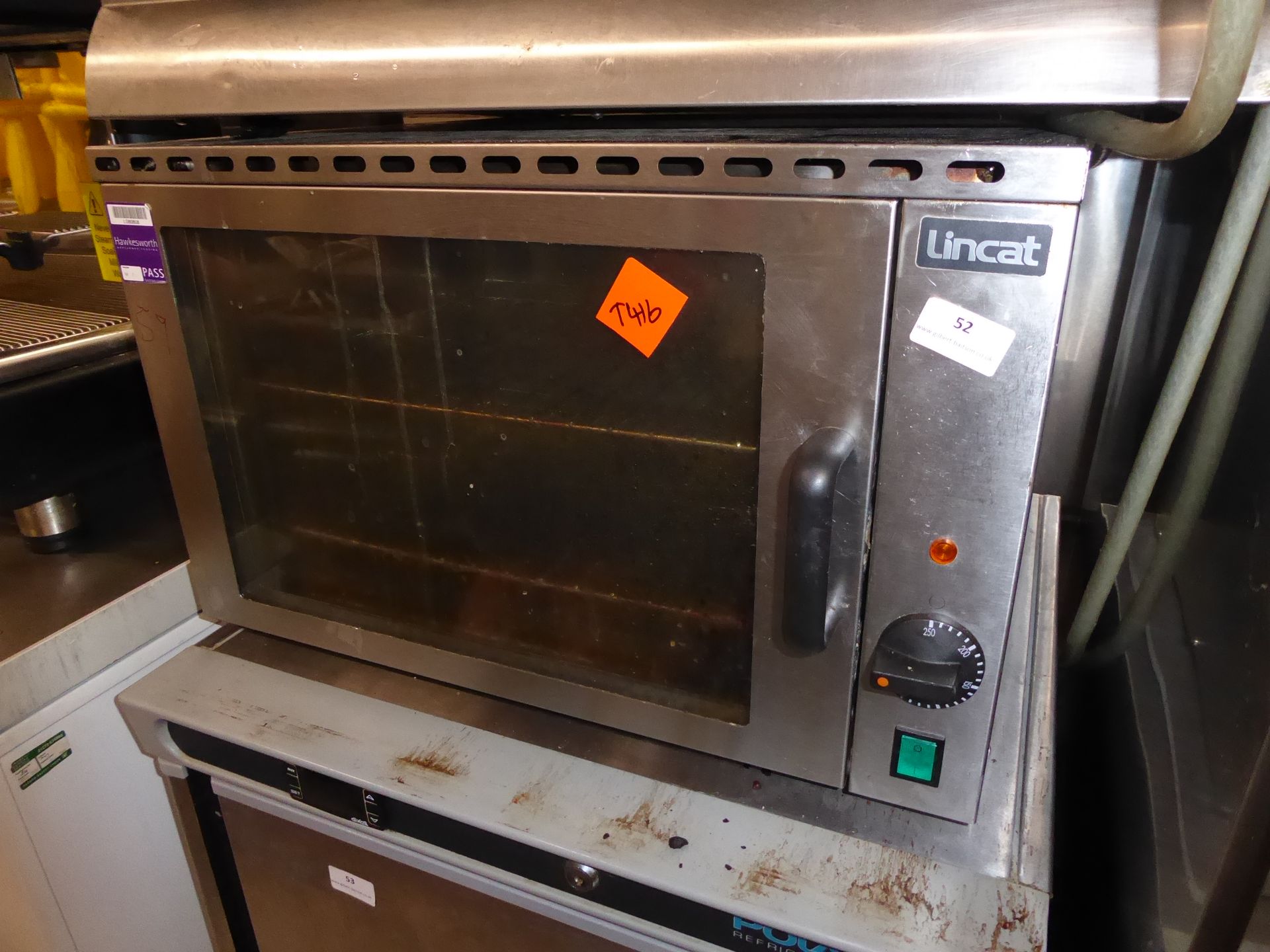 *Lincat tabletop 240W electric oven from a national chain. (560Wx560Dx350H)