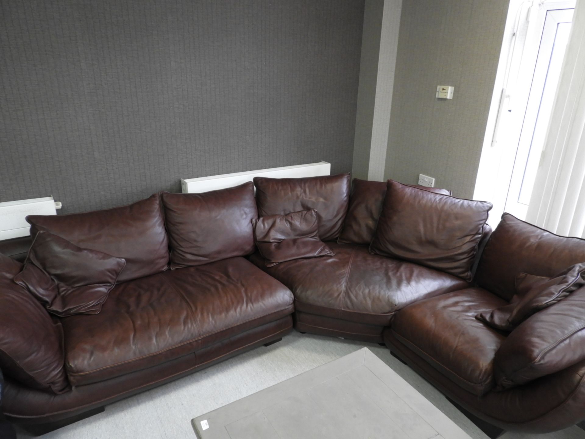 Chestnut Corner Settee