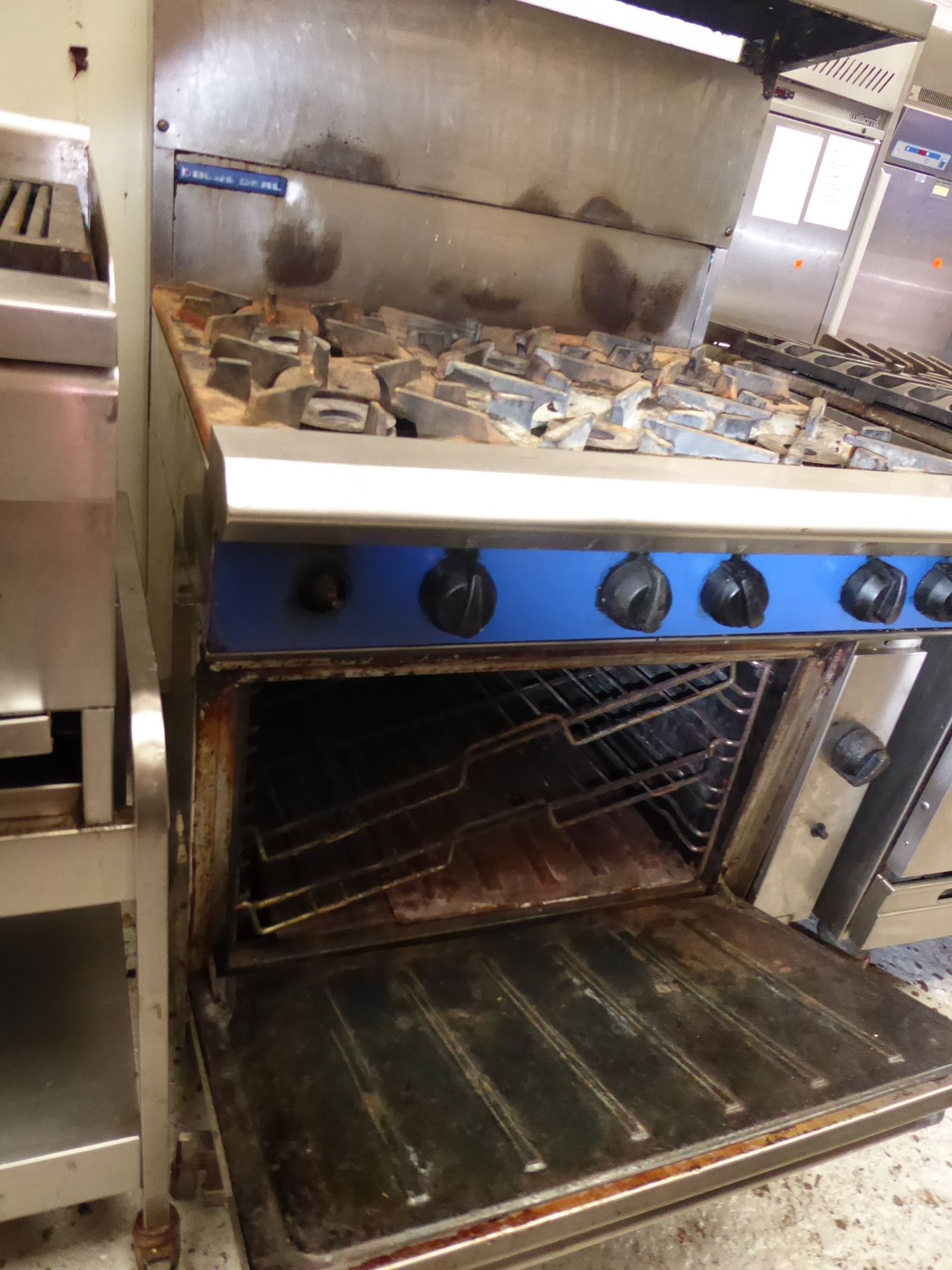 * Blue Seal 6 burner single door gas oven - with over shelf. (900Wx800Dx1400H) - Image 3 of 3