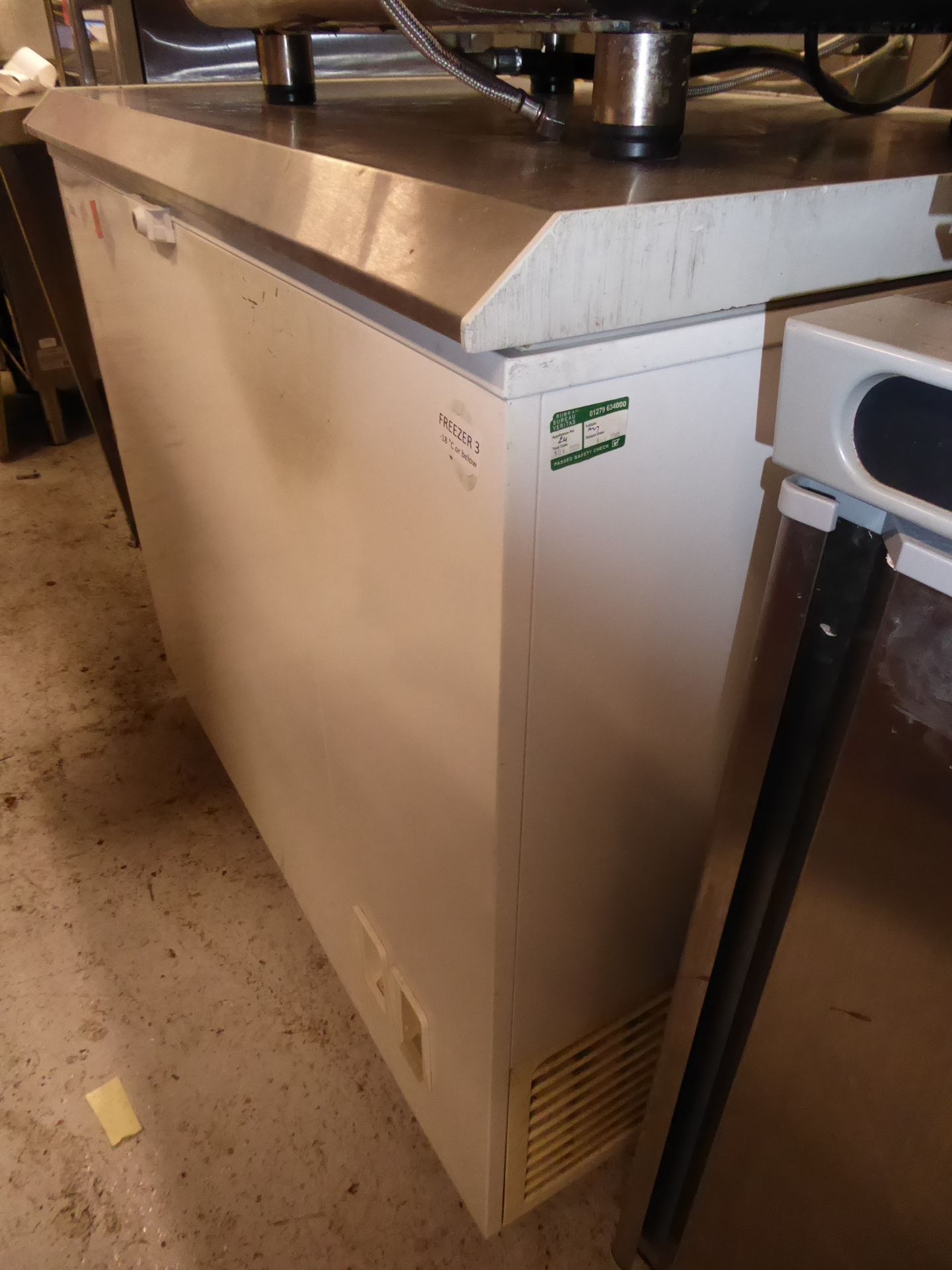 *Esta chest freezer (1000Wx750Dx900H) - Image 2 of 2