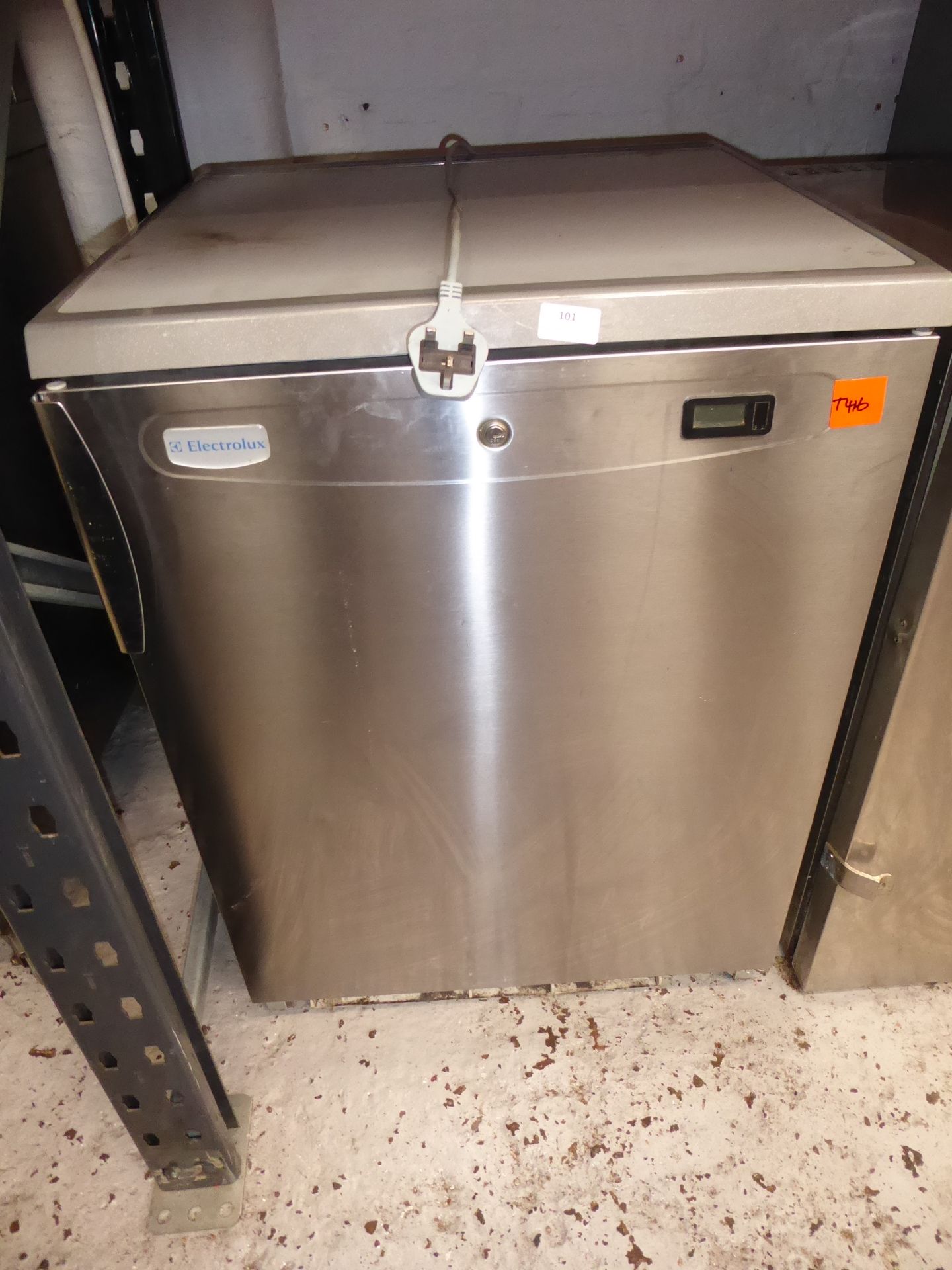 * Electrolux single door under counter comercial fridge- good condition (600Wx600Dx850H)