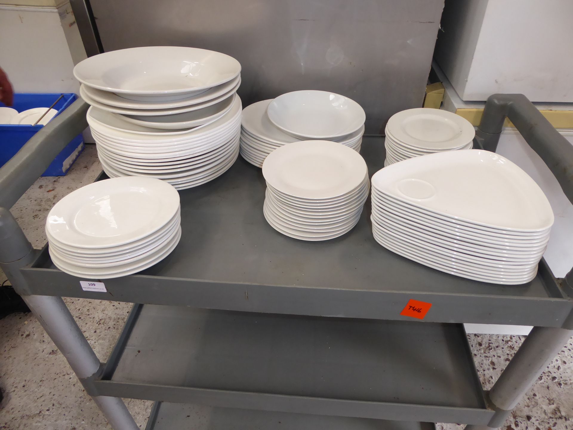 * approx. 100 pieces white crockery