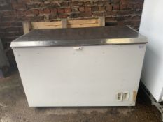 *Derby F48S 400ltr Chest freezer 1300w X 850h x 720d