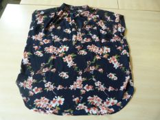 *Hillary Bradley Size: XL Short Sleeve Top with Flower Design