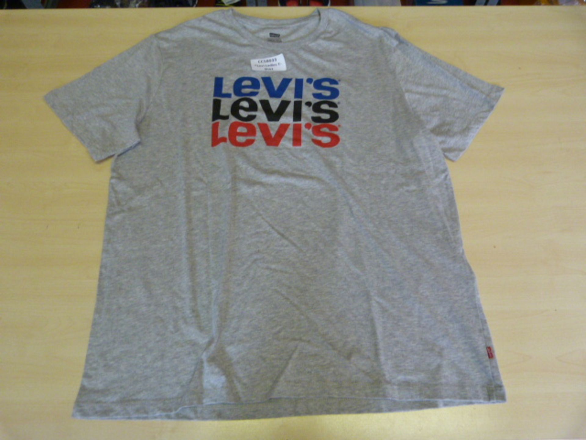 *Levi's Ladies T-Shirt Size: XL