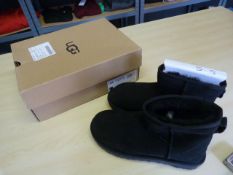*Ugg Boots Size: 8