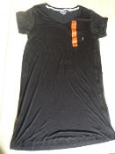*DKNY Black V-Neck T-Shirt Size: M