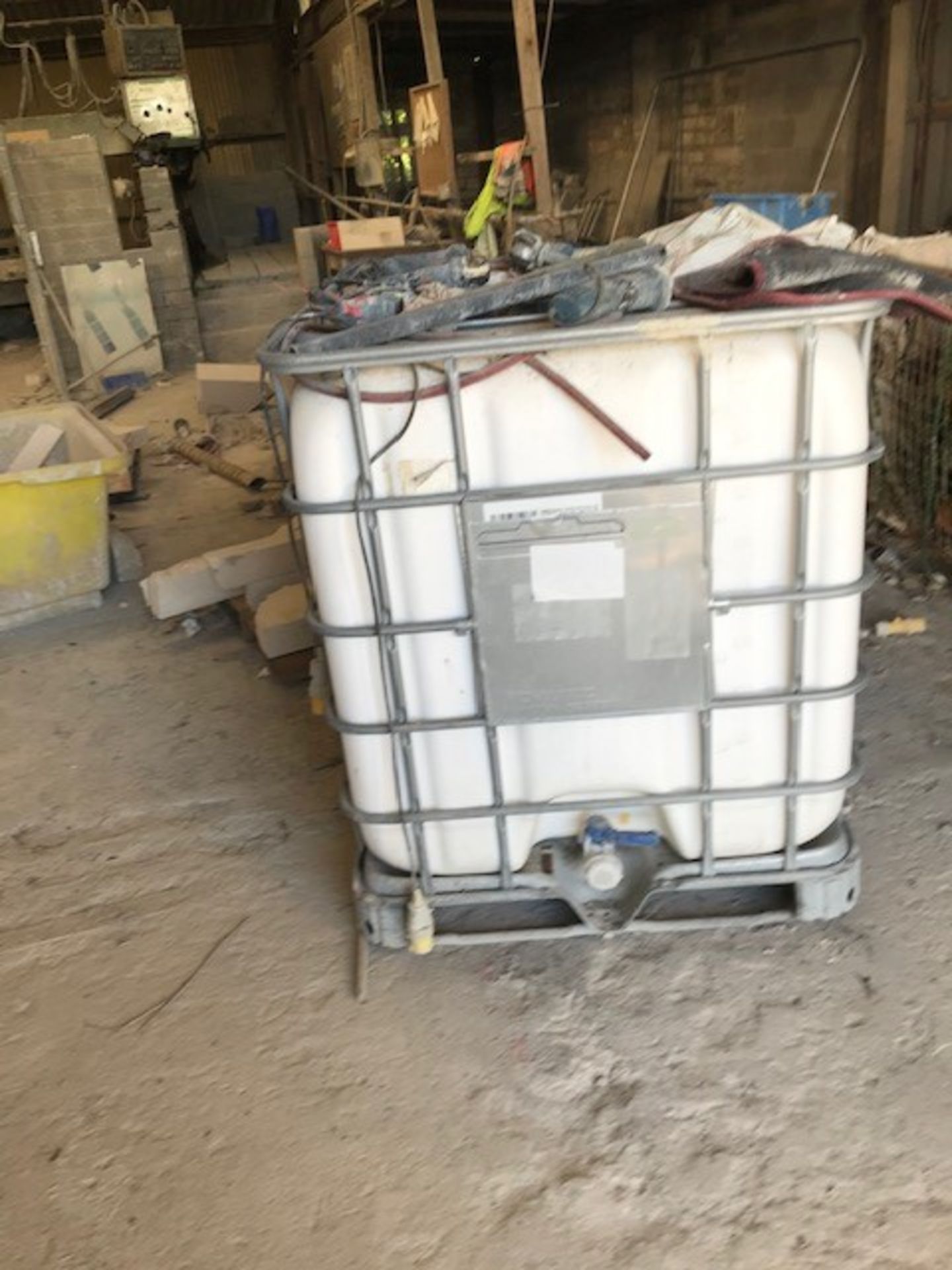 1000 ltr IBC with cage base