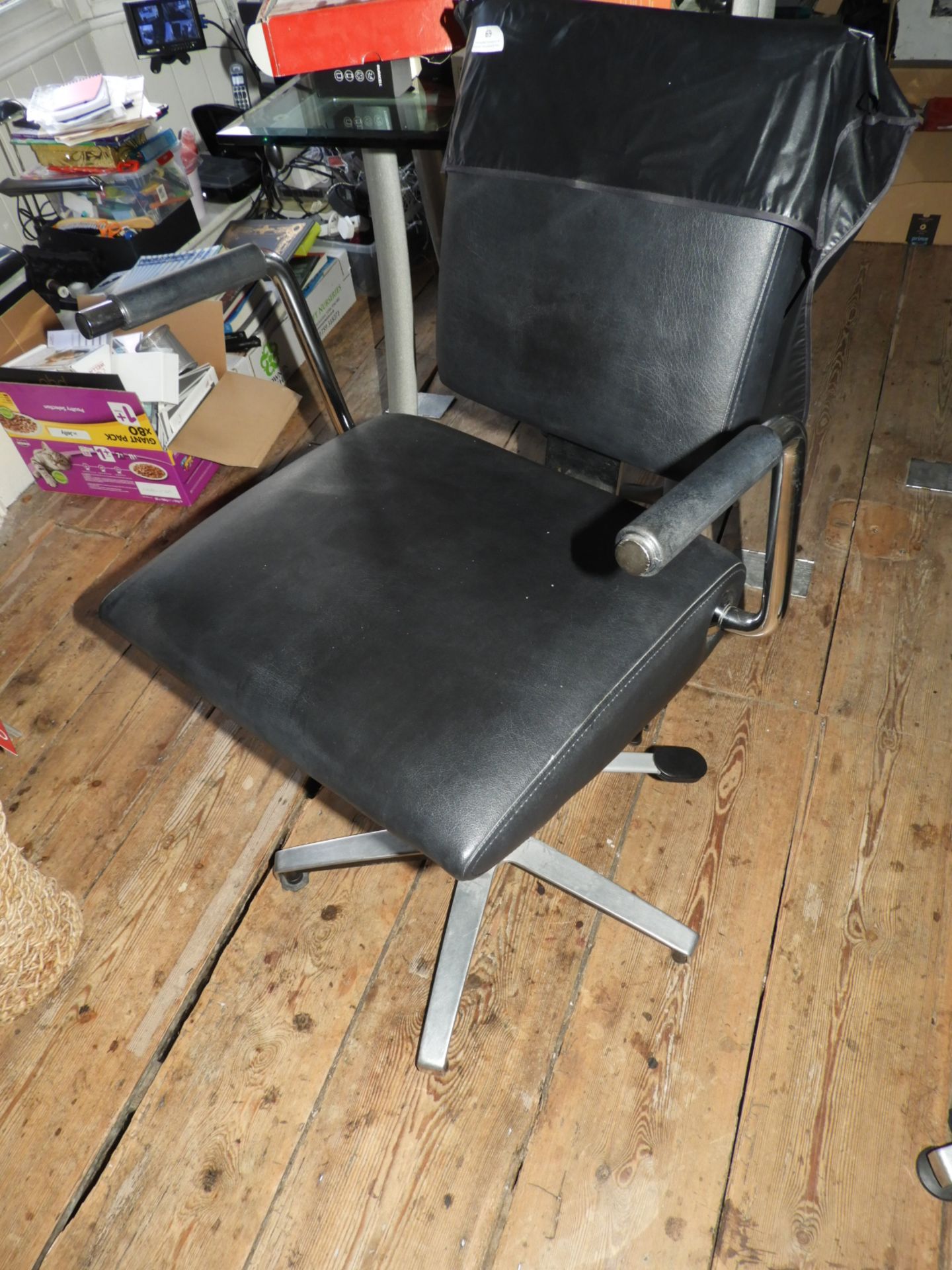 *Wella Black Leather Gas Lift Stylist's Chair with Five Spoke Base