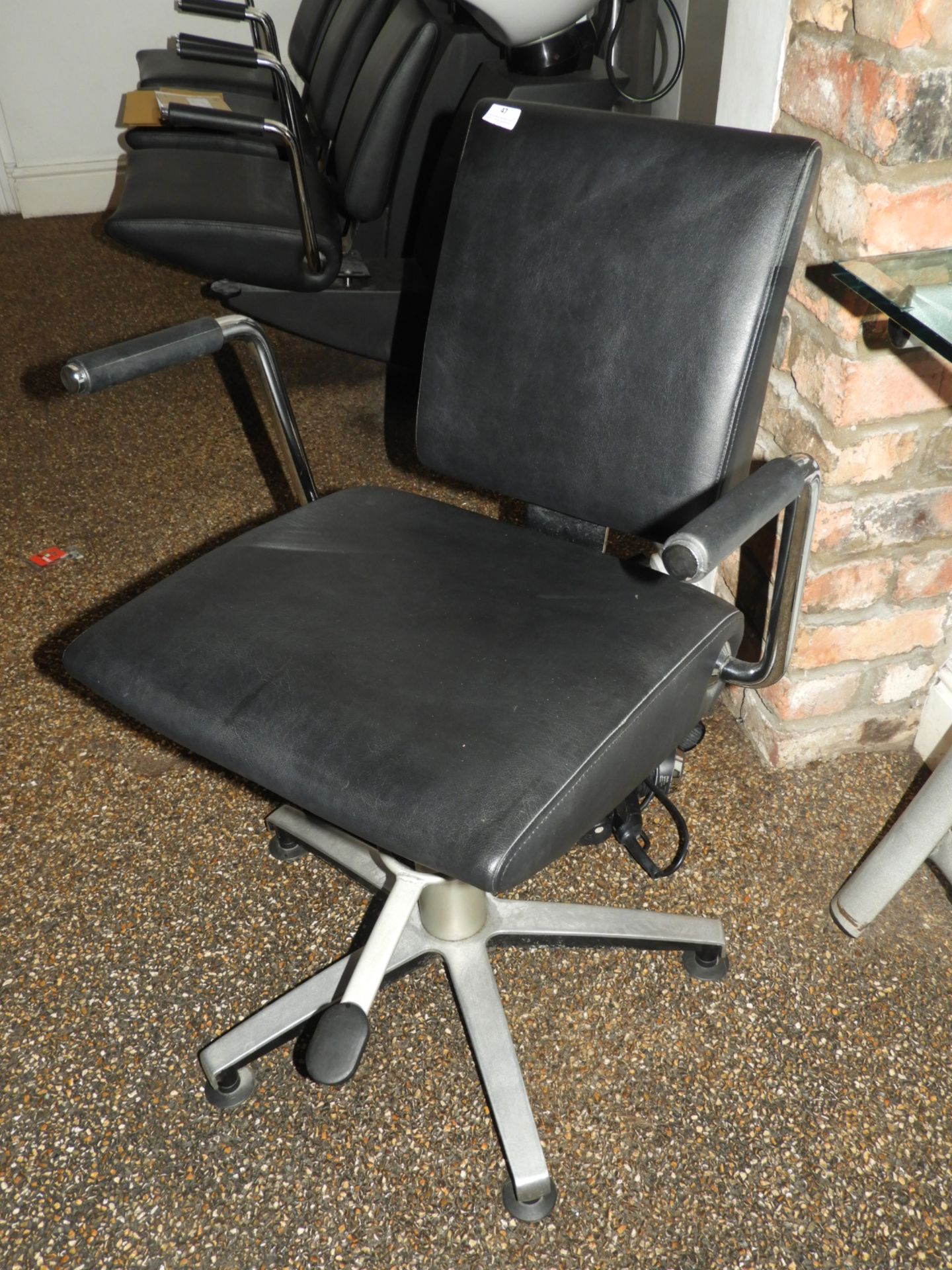 *Wella Black Leather Gaslift Salon Chair on Five Spoke Aluminium Base