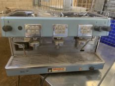 * brasilia exclusive ordig 3 gr Brazillian coffee machine w x 900 d x 550 h x 530