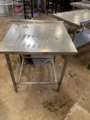 * prep table w x 800 d x 760 h x 890