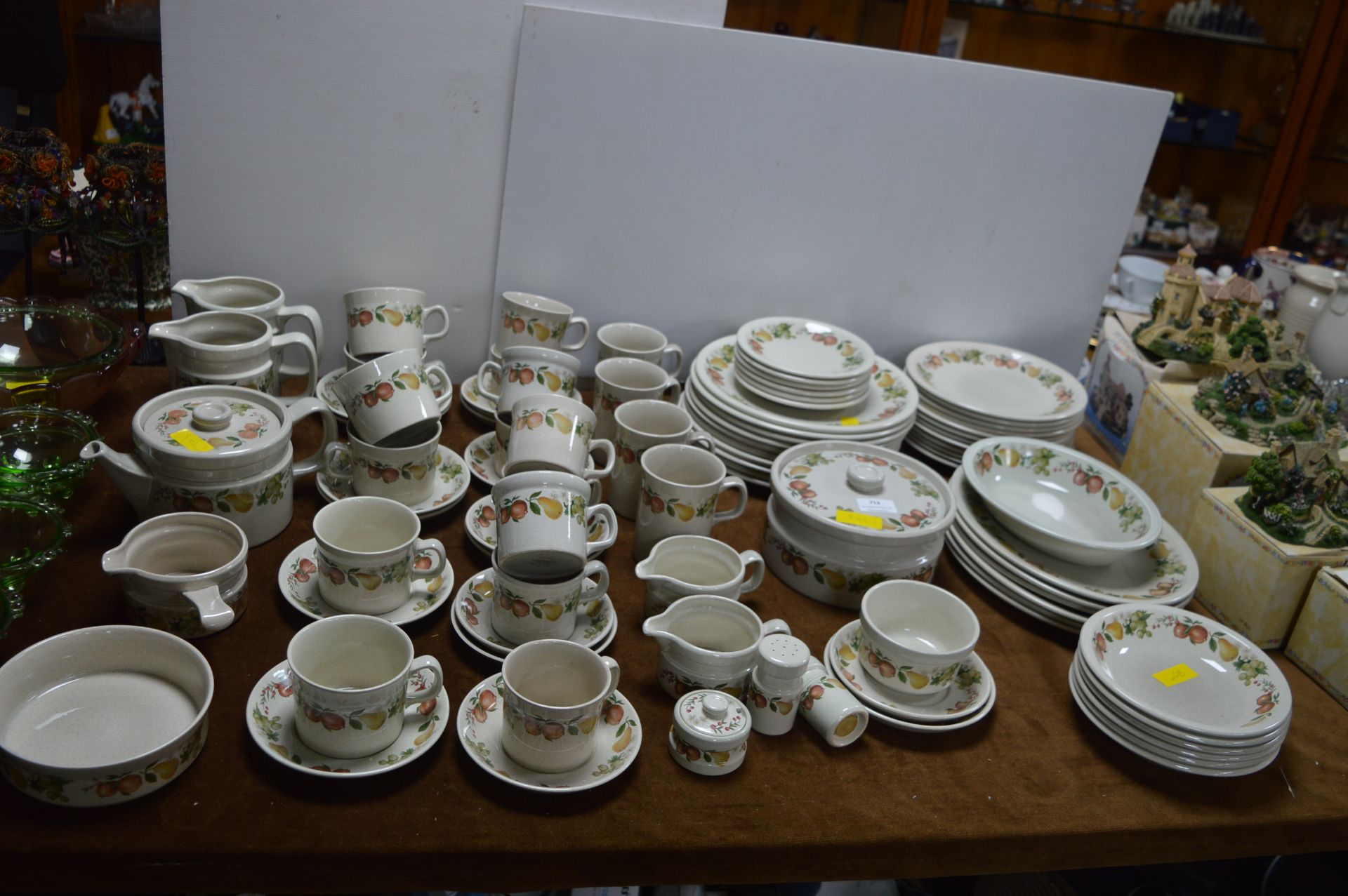 Wedgwood Quince Pattern Part Dinner and Tea Service 80+ Pieces