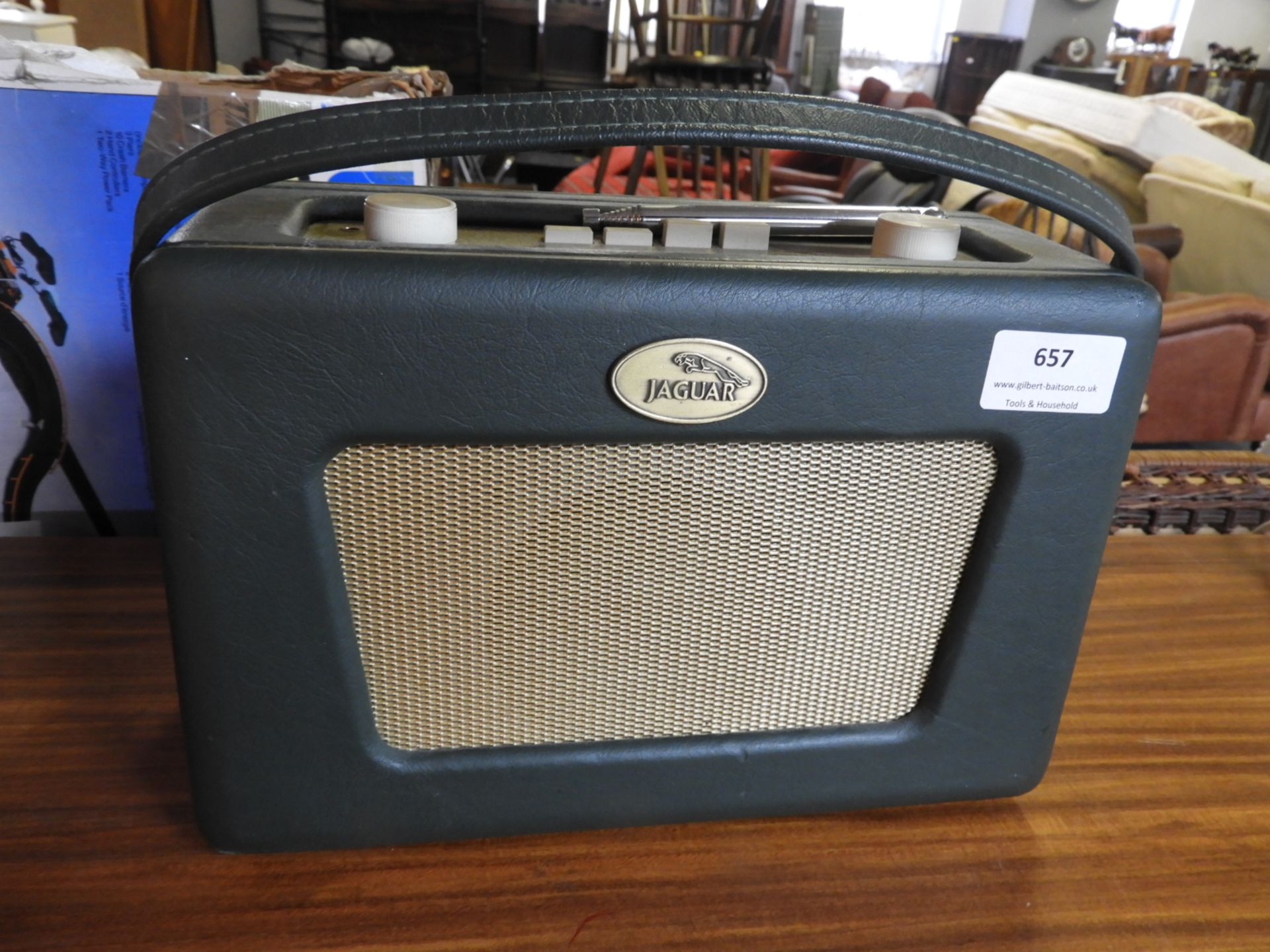 Robert Jaguar Vintage Style Radio