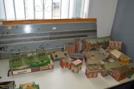Model Railway Station Platform & Quantity of Model