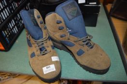 Pair of Hi-tec 50 Peaks Walking Boots Size 9