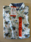 *Jacks White Pineapple Size: M Shirt