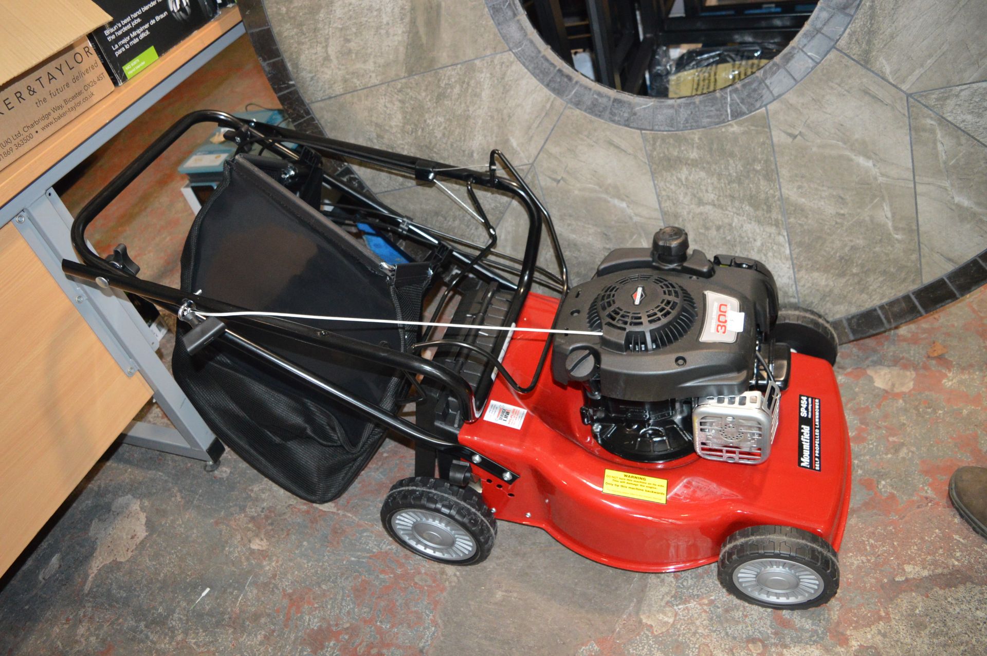 *Briggs & Stratton Mountfield 300 Petrol Lawnmower