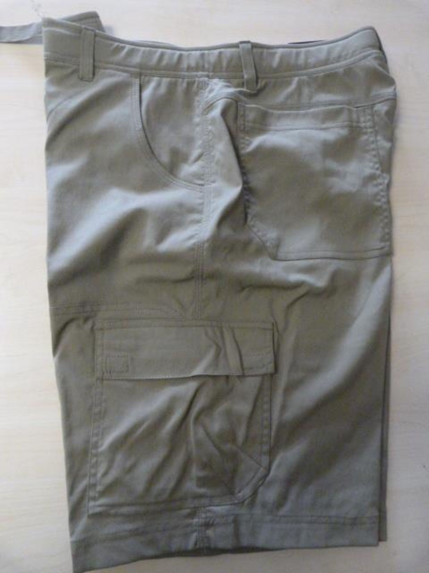 *Gerry Venture Brown Cargo Shorts Size: 40