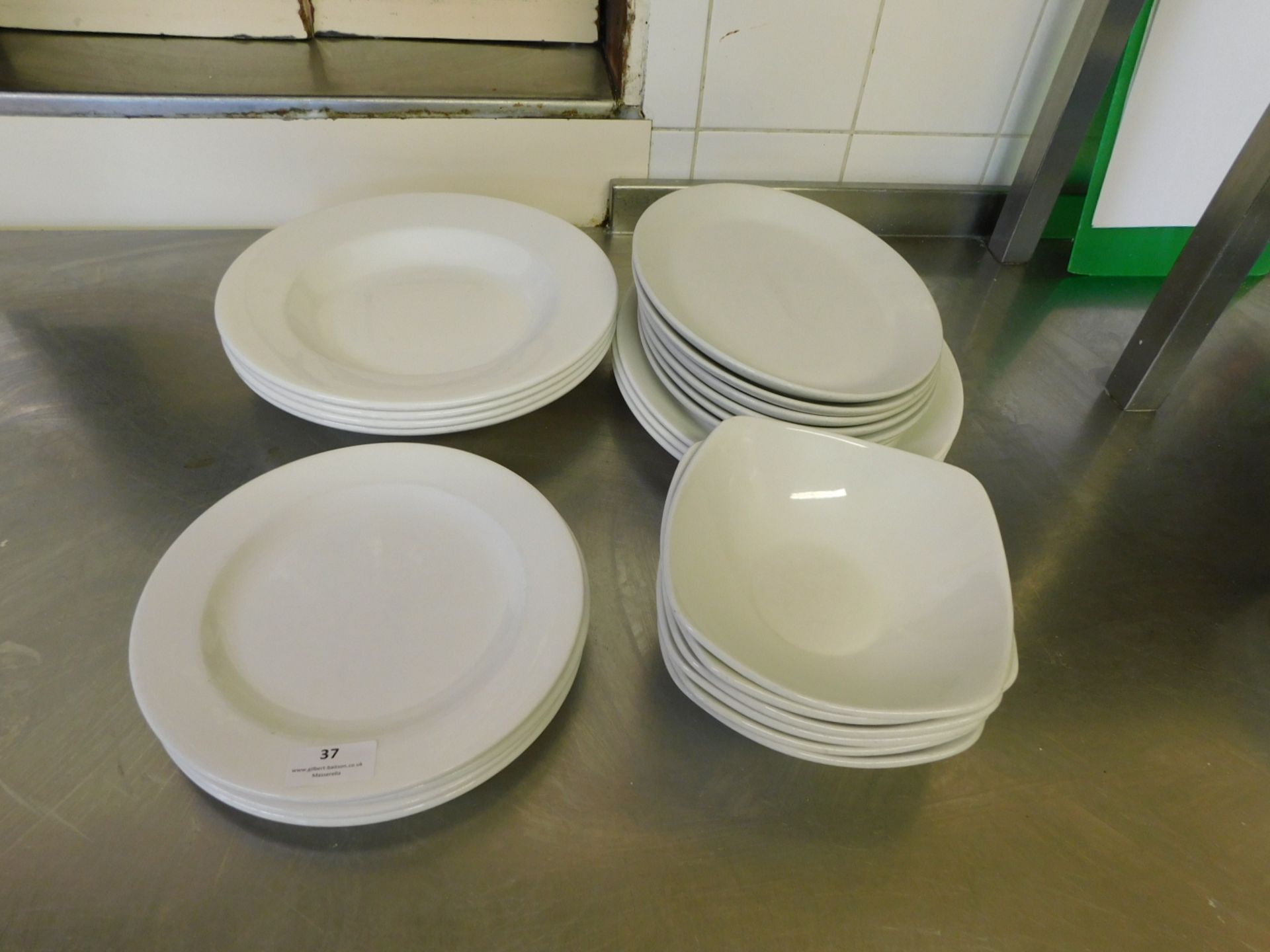 * Assorted Crockery plates/bowls approx 25 items