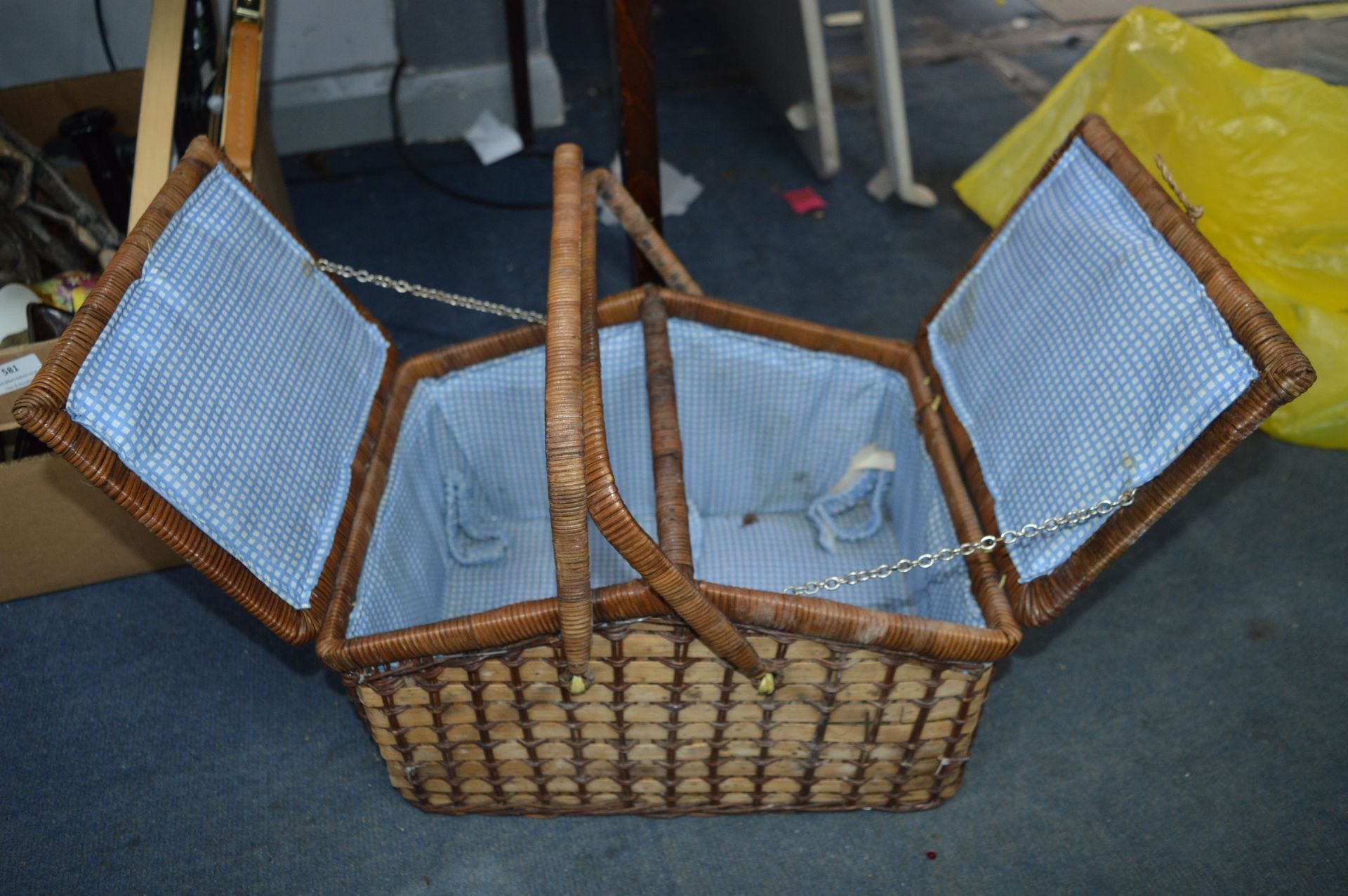 Wicker Picnic Basket - Image 2 of 2