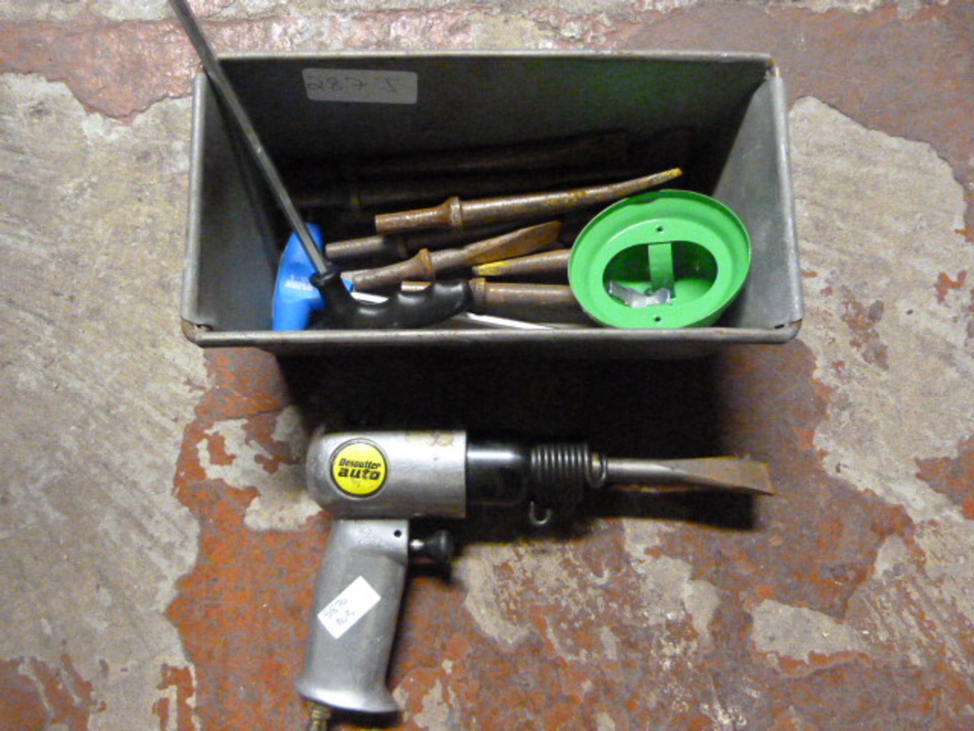 Pneumatic Chisel with Bits