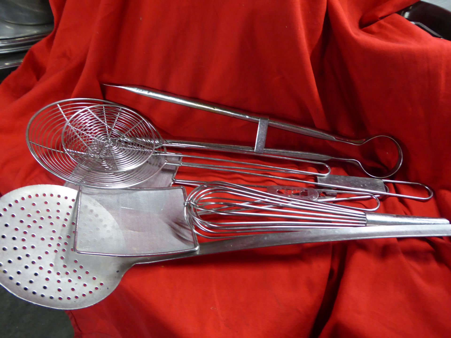 *S/S kitchen utensils x 7 including spiders, whisk and tongs