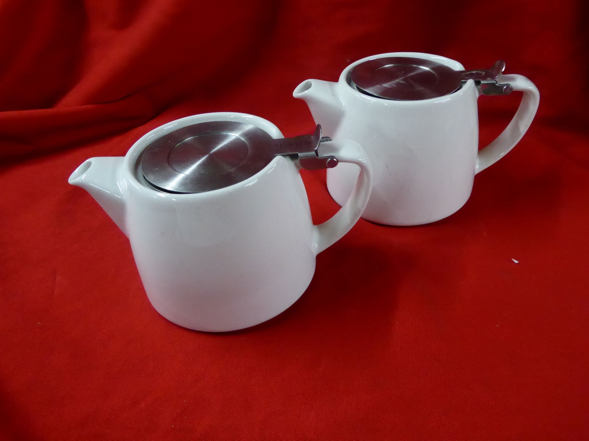 *white teapots x 7