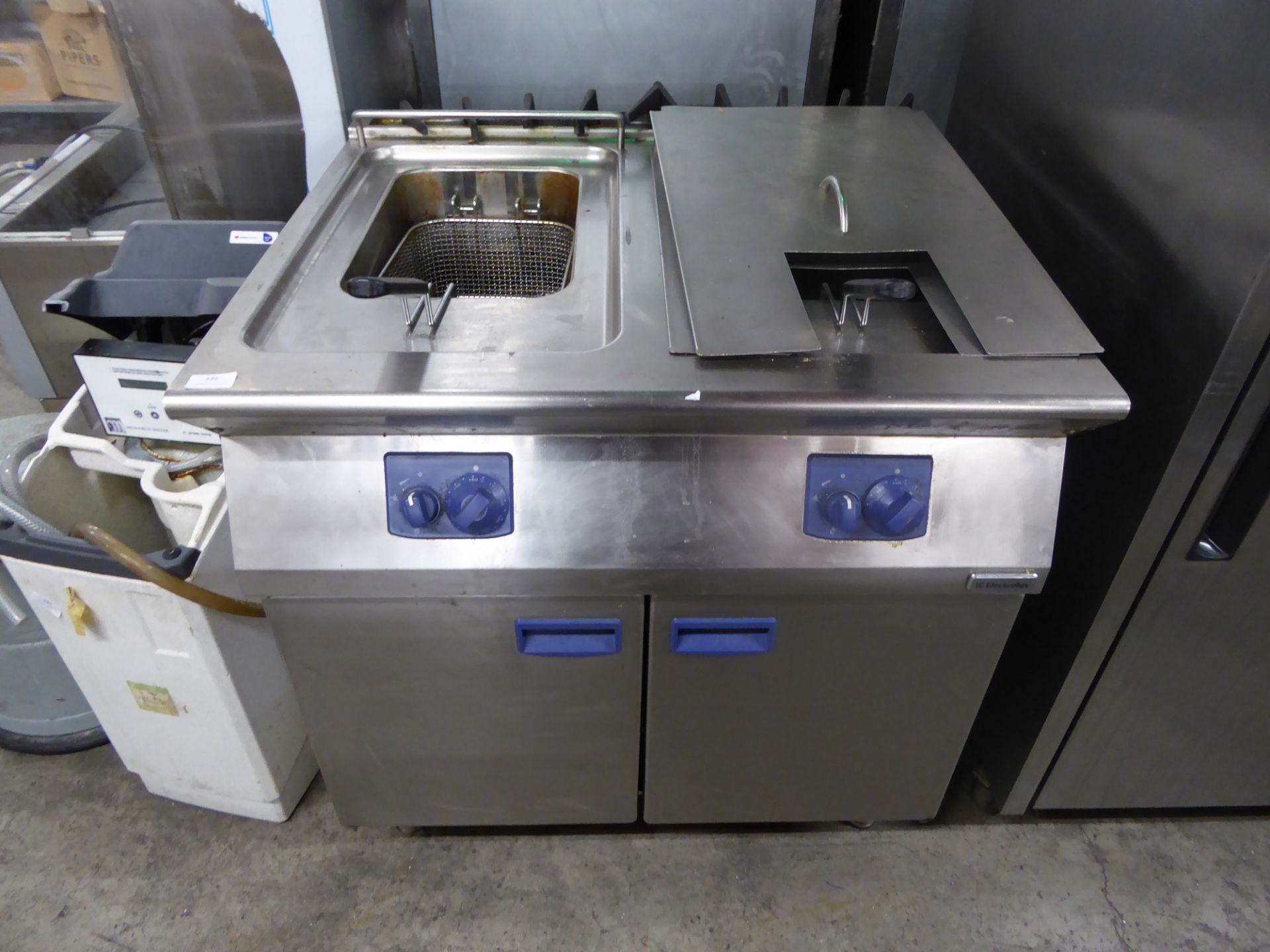 *Electrolux large gas twin fryer with baskets 800w x 740d x 850h