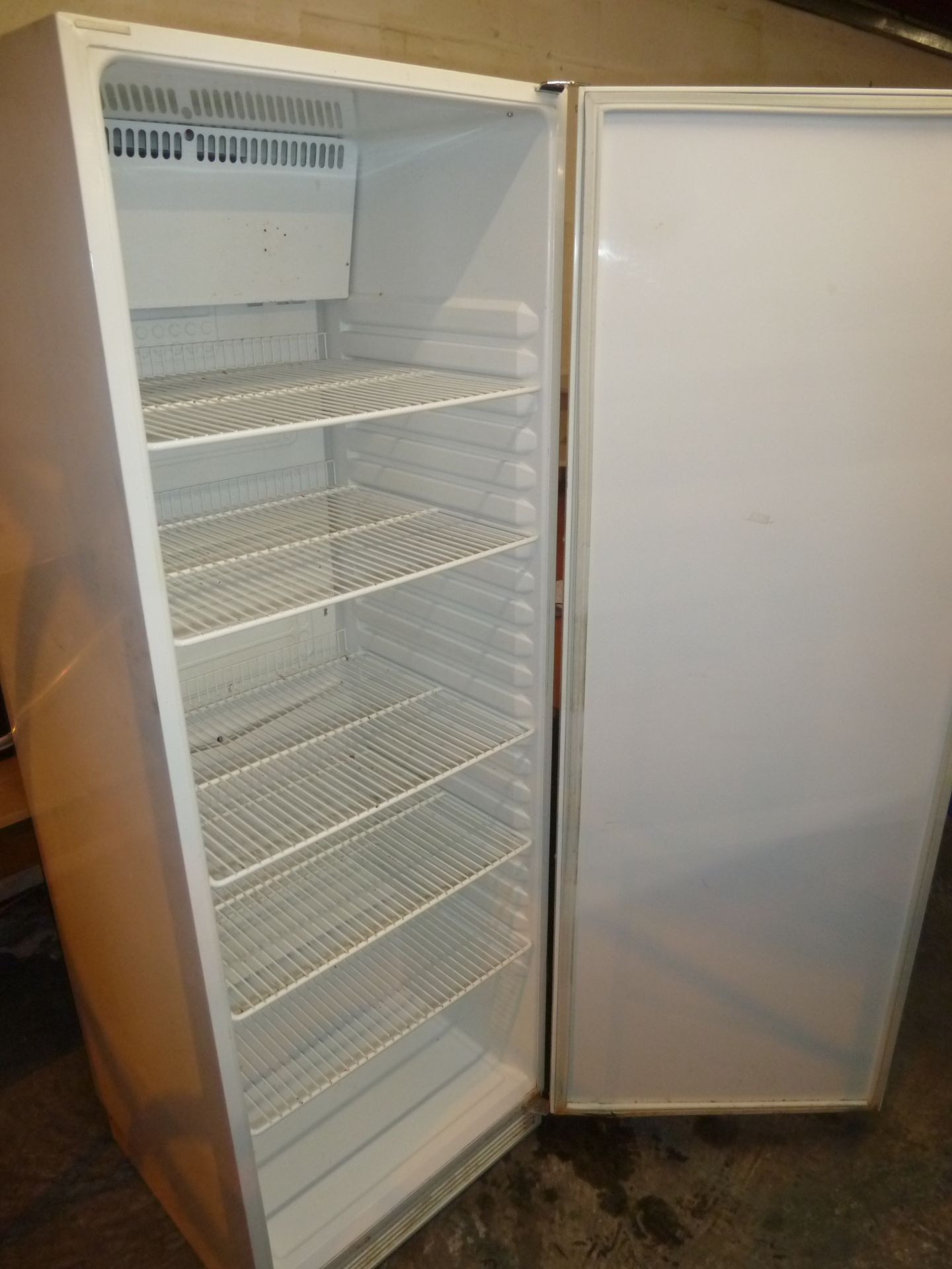 *white upright fridge 590w x 600d x 1690h - Image 2 of 2