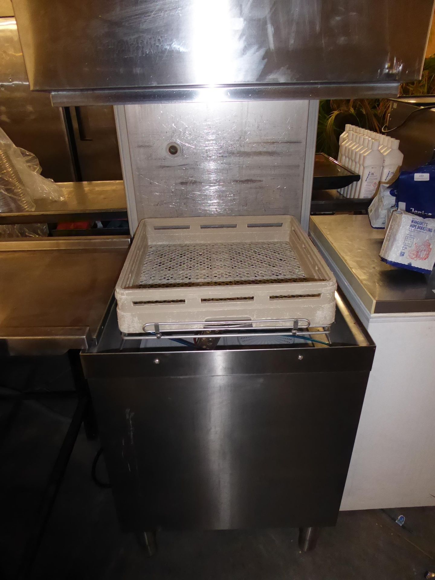 *Maidaid D2021 pass-through dishwasher with 1 L shaped feed table 88w x 1500d, with 1 tray - Image 2 of 2